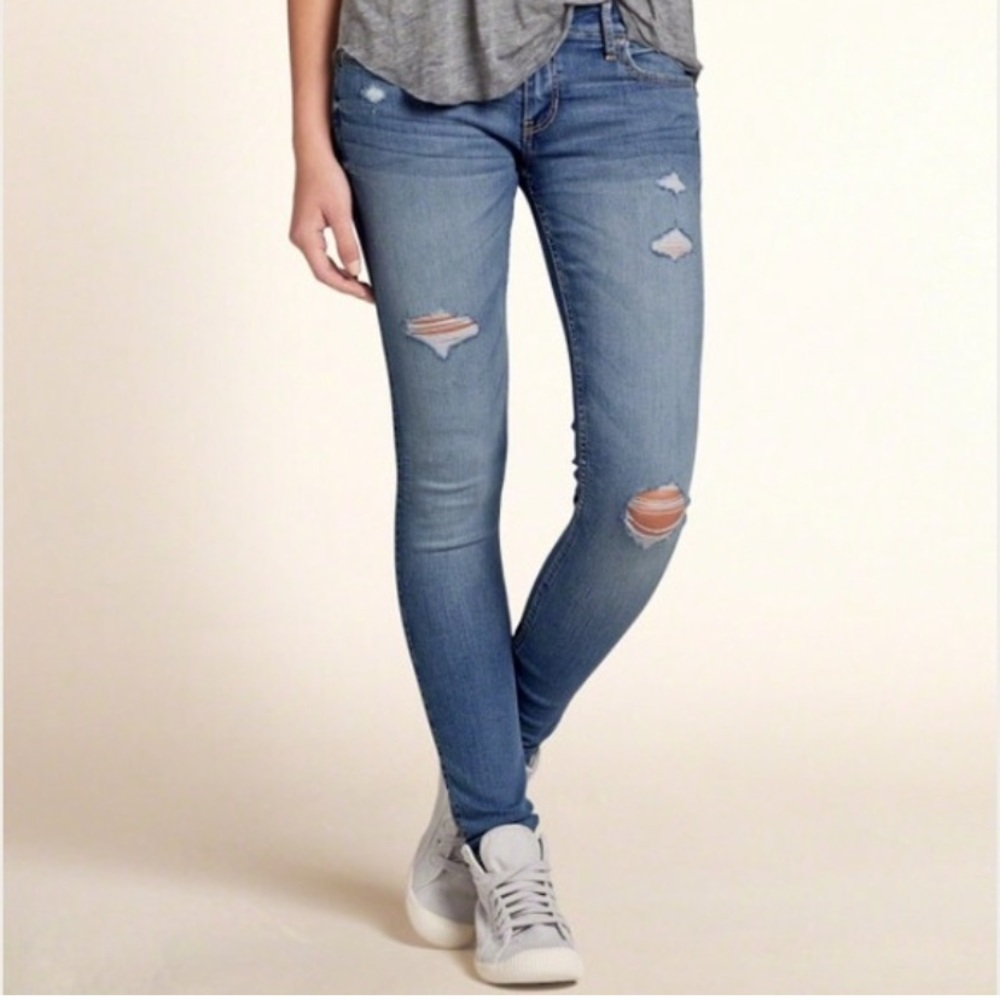 Hollister Light Wash Distressed Skinny Jeans Size 5 Short W27 L29